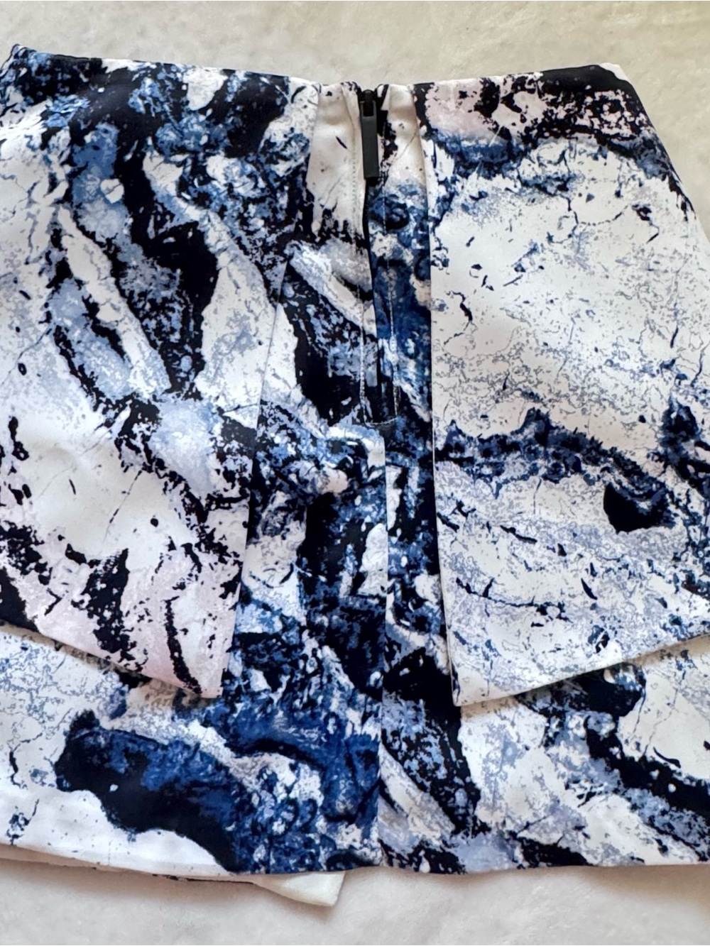 Kendall & Kylie Black and White Marble Two-Piece Set - Picture 5 of 11